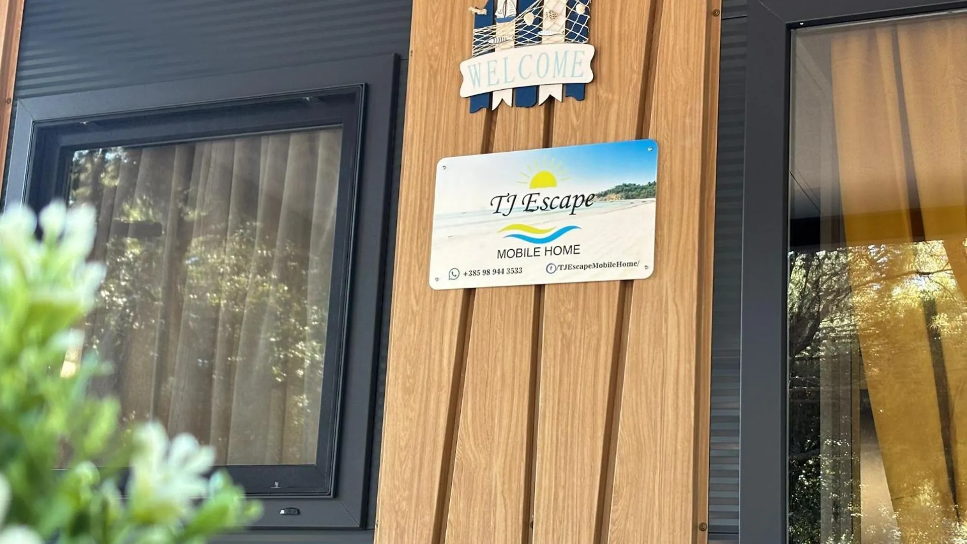 Tj Escape - Mobile Home פאקוסטאן